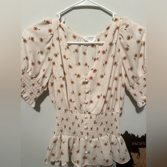 🔹3/$20 Sienna Sky | Floral Top - Picture 2 of 2